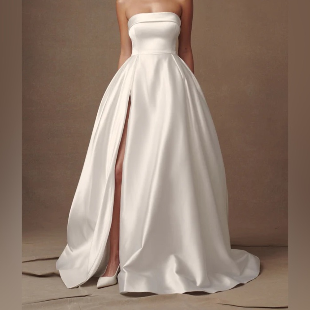 Beautiful Meshki Eileen Strapless Wedding Gown in XS (Sold out online)